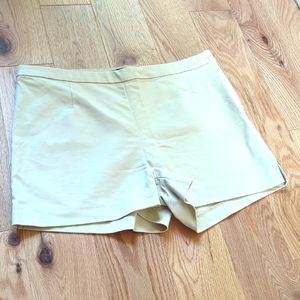 H&M. Women's Shorts. Side-Zippered. Cream Colour. Like New.